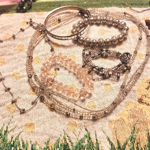 Vintage jewelry fashion lot, silver clear black - Picture 1 of 7